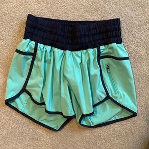 Lulu tracker shorts size 6 light green